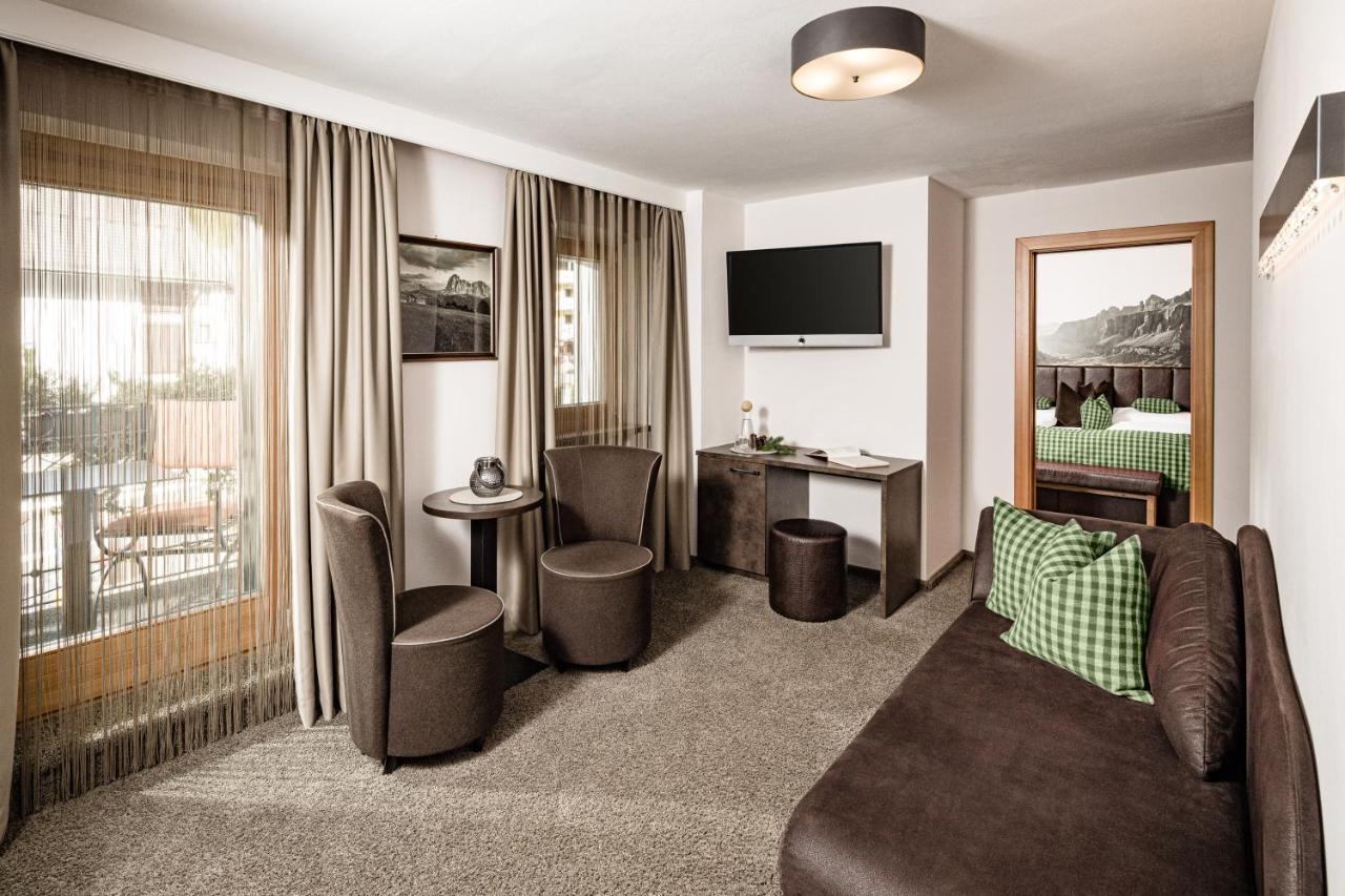 Boutique & Fashion Hotel Maciaconi - Gardenahotels Santa Cristina Val Gardena Exterior photo
