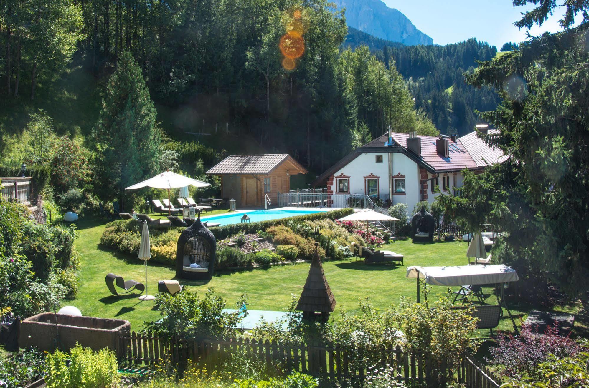 Boutique & Fashion Hotel Maciaconi - Gardenahotels Santa Cristina Val Gardena Exterior photo
